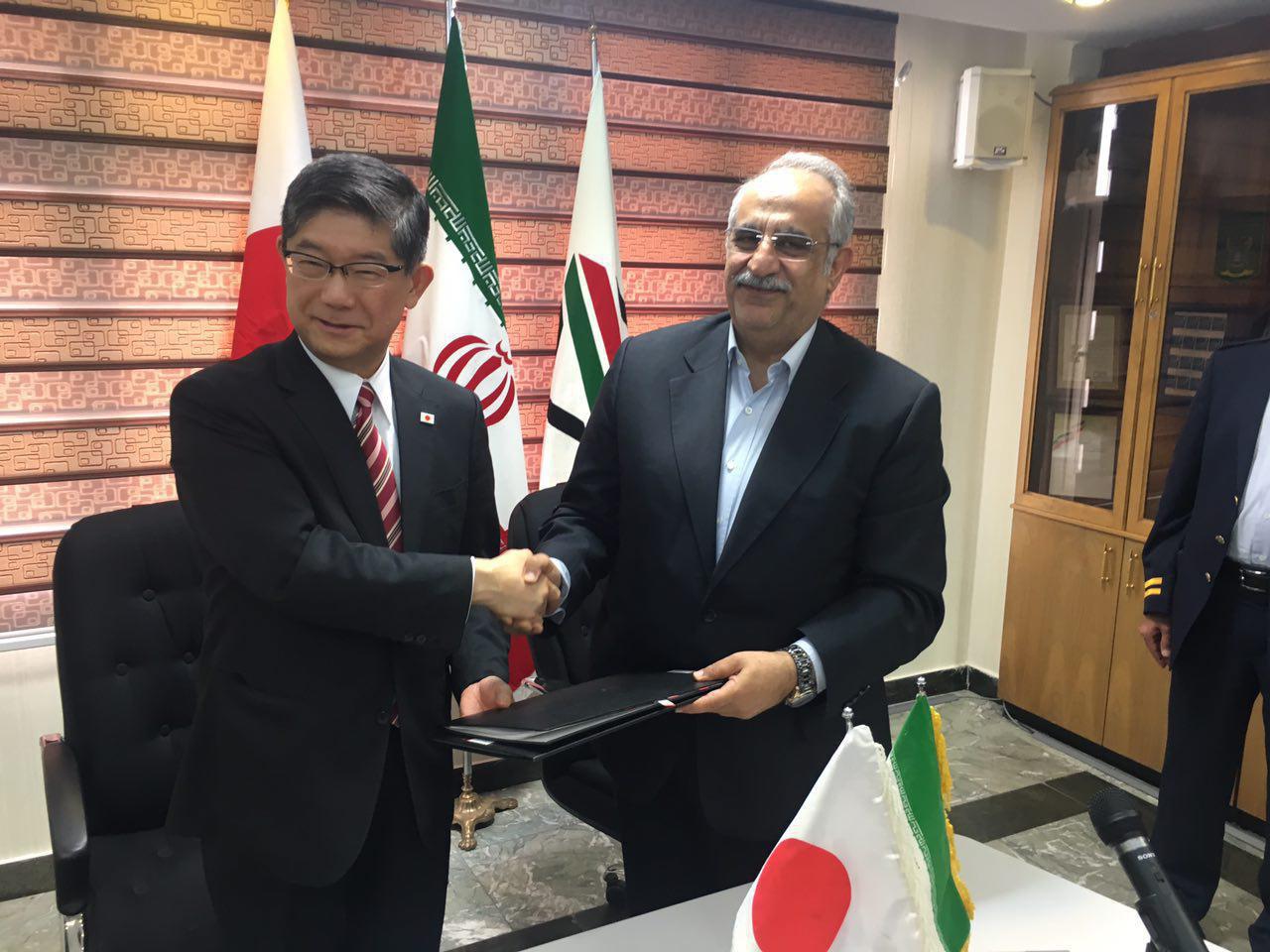 با حضور رییس کل گمرک ایران و سفیر تام الاختیار ژاپن در تهران انجام شد با حضور رییس کل گمرک ایران و سفیر تام الاختیار ژاپن در تهران انجام شد