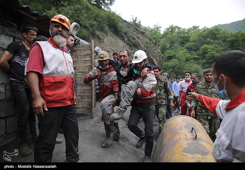 پیکر ۵ معدنچی در تونل معدن آزادشهر شناسایی شد؛ آمار کشتهشدگان به ۲۶ نفر رسید پیکر ۵ معدنچی در تونل معدن آزادشهر شناسایی شد؛ آمار کشتهشدگان به ۲۶ نفر رسید
