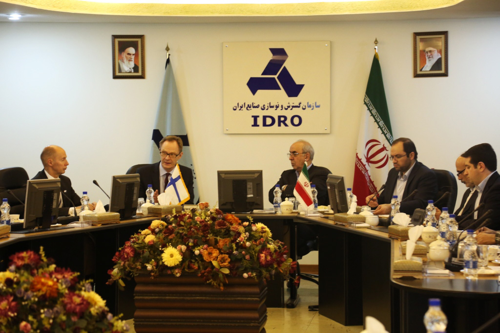 سرمایه گذاری مشترک با رویکرد بومی سازی تکنولوژی های جدید و صادرات سرمایه گذاری مشترک با رویکرد بومی سازی تکنولوژی های جدید و صادرات
