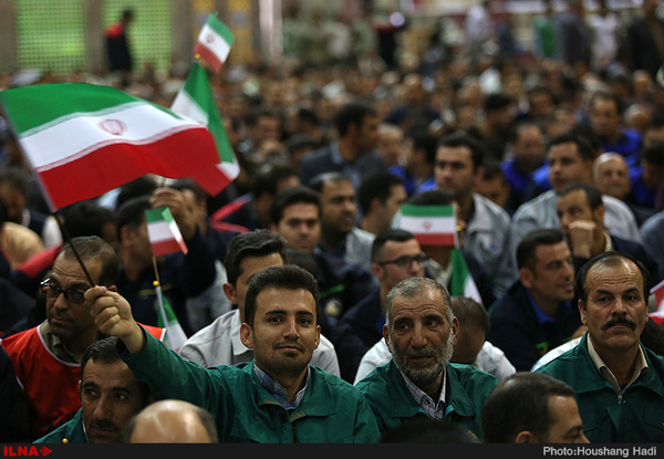 ما کارگران حق داریم در سیاست دخالت کنیم/ انتظارات صددرصد برآورده نشد؛ ولی باز هم از دولت حمایت میکنیم ما کارگران حق داریم در سیاست دخالت کنیم/ انتظارات صددرصد برآورده نشد؛ ولی باز هم از دولت حمایت میکنیم