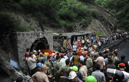خانواده معدنچیان در انتظار محاکمه مقصران حادثه معدن یورت خانواده معدنچیان در انتظار محاکمه مقصران حادثه معدن یورت