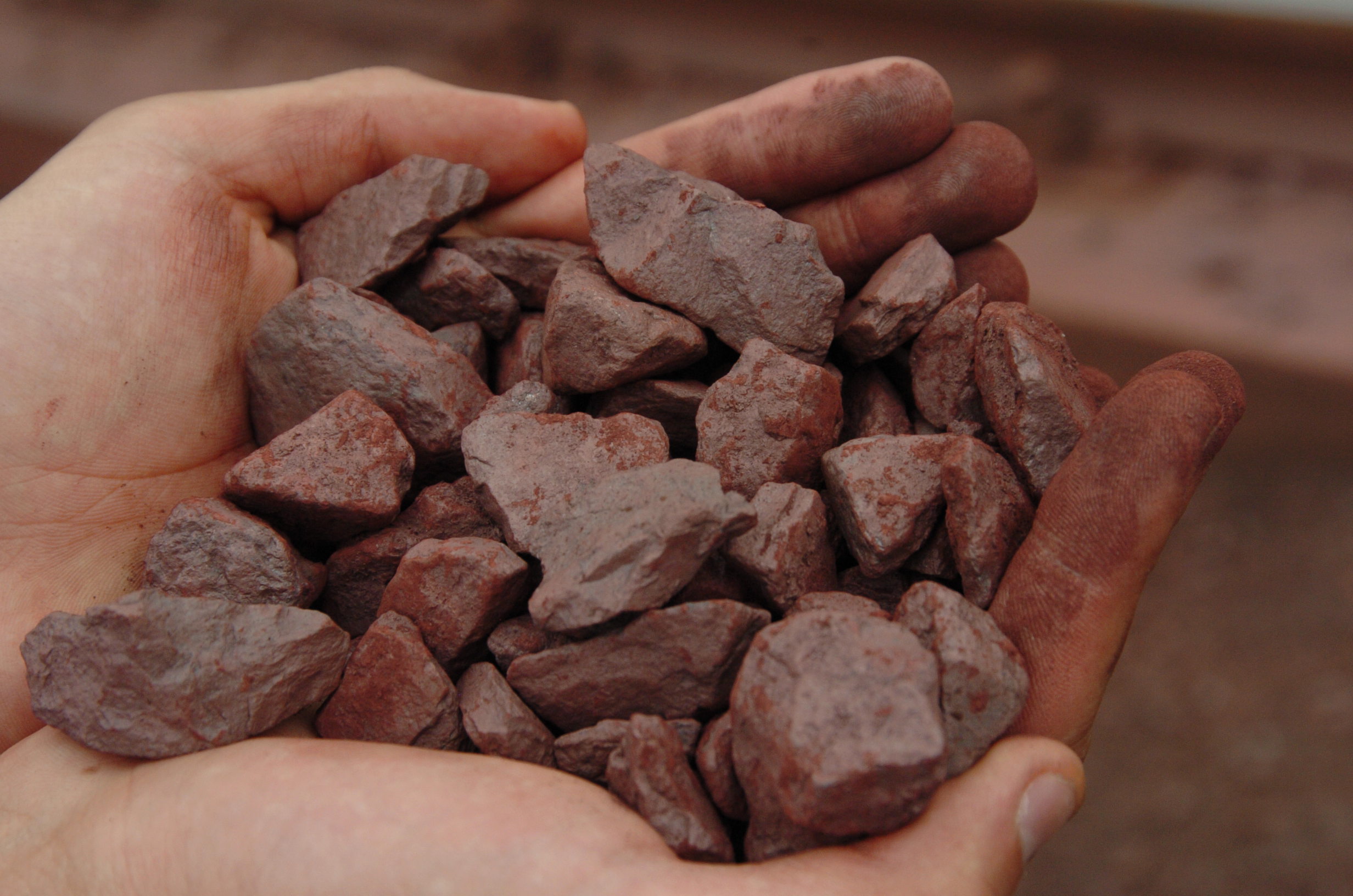 سنگ آهن کمی ارزان تر شد سنگ آهن کمی ارزان تر شد