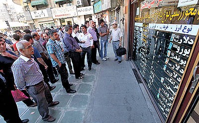 نوسانات بازار ارز به دخالت های دولت در بازار بستگی دارد نوسانات بازار ارز به دخالت های دولت در بازار بستگی دارد
