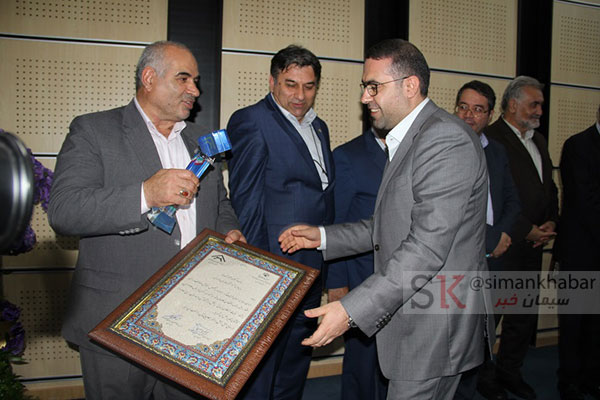 تقدیر از شرکت سیمان مازندران در مراسم هفته صنعت و معدن