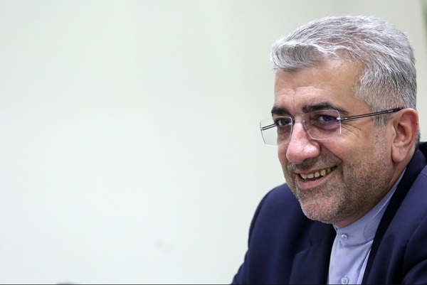 اگر میدان از این هم سختتر شد، با اتکا به امکانات خودمان برای حفظ آسایش مردم تلاش کنیم اگر میدان از این هم سختتر شد، با اتکا به امکانات خودمان برای حفظ آسایش مردم تلاش کنیم