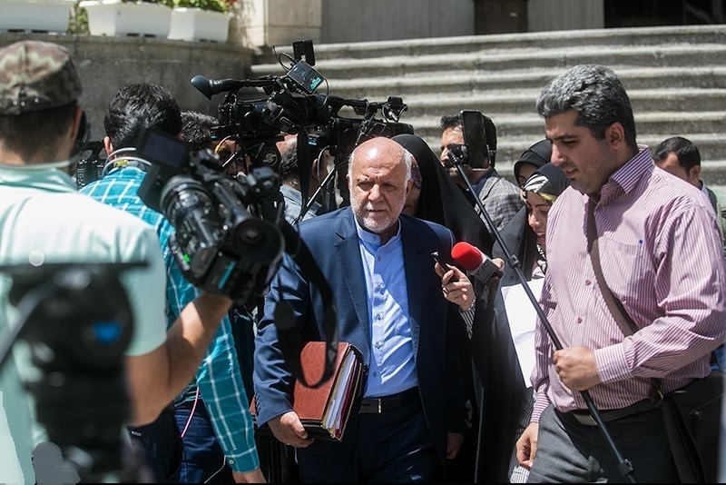 زنگنه: سهمیهبندی بنزین در این مرحله مطرح نیست زنگنه: سهمیهبندی بنزین در این مرحله مطرح نیست