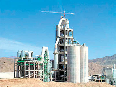 بازدید استاندار خراسان‌جنوبی از کارخانه سیمان باقران