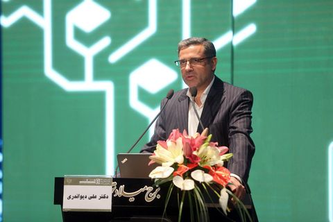 عملکرد نظام بانکی و اقتصاد جهانی بر اساس اعتماد است عملکرد نظام بانکی و اقتصاد جهانی بر اساس اعتماد است
