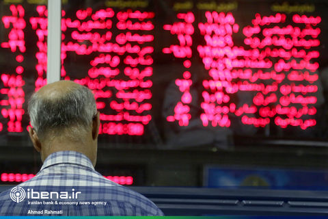 تالار شیشهای قرمزپوش شد تالار شیشهای قرمزپوش شد