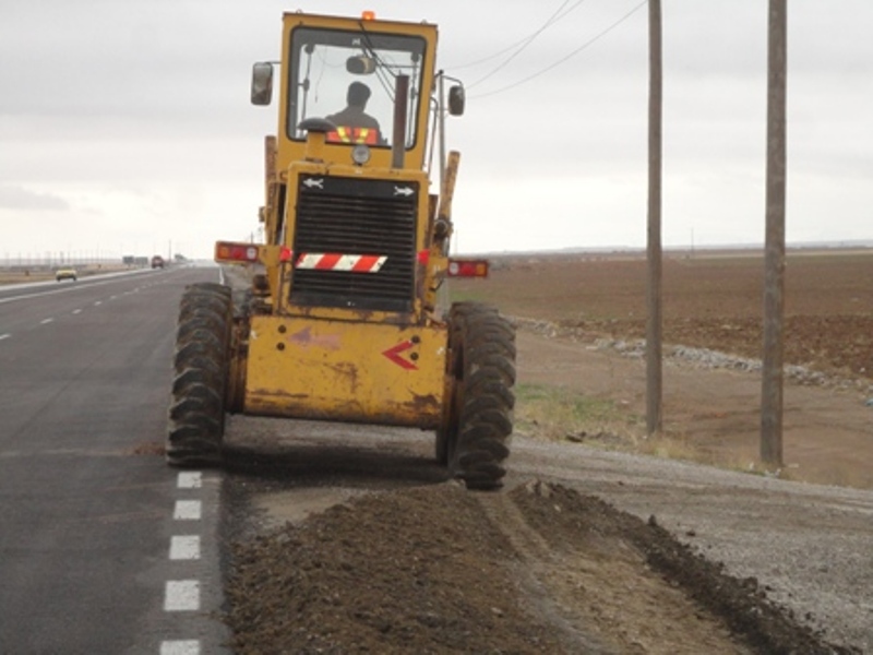 اجرای عملیات ۱۵ کیلومترشانه سازی در محور روستای چما - بان ویزه اجرای عملیات ۱۵ کیلومترشانه سازی در محور روستای چما - بان ویزه