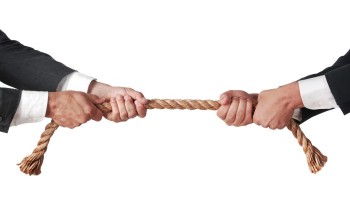 چرا معاملات بورس دو نیمه متفاوت را تجربه کرد؟/ دادوستدها در تقاطع تناقض‌ها