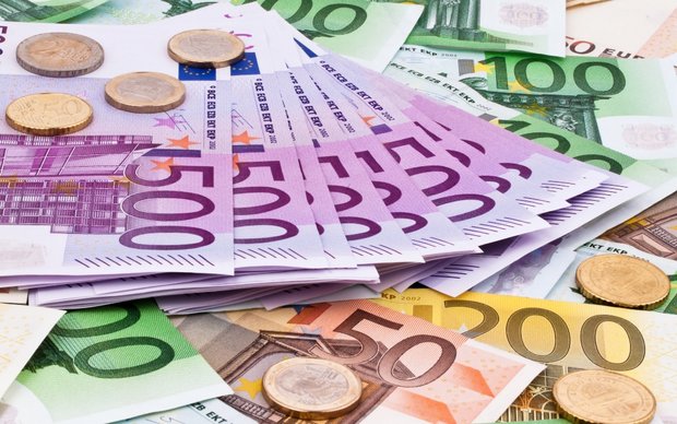 کاهش قیمت رسمی یورو و پوند/ دلار ثابت ماند کاهش قیمت رسمی یورو و پوند/ دلار ثابت ماند