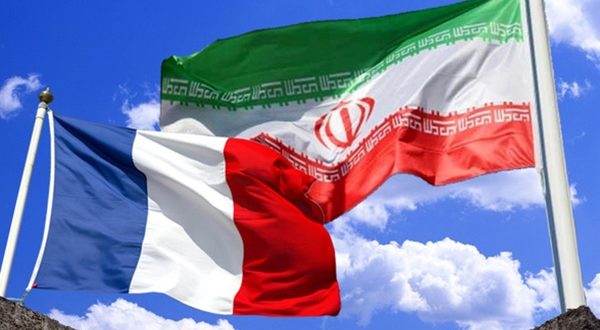 ظریف درباره سفر ناگهانی به فرانسه گزارش داد