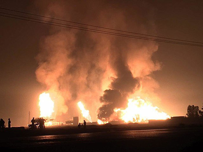 آتش سوزی در تأسیسات نفتی بقیق عربستان آتش سوزی در تأسیسات نفتی بقیق عربستان