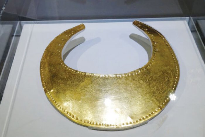گشتی در موزه آثار طلایی به جا مانده از دوران پیشکلمبیایی گشتی در موزه آثار طلایی به جا مانده از دوران پیشکلمبیایی