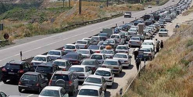تردد پرحجم در جادههای منتهی به پایانههای مرزی/محور ایلام-مهران دو طرفه شد تردد پرحجم در جادههای منتهی به پایانههای مرزی/محور ایلام-مهران دو طرفه شد