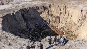 فرونشست زمین در دشتهای بحرانی خراسان رضوی ادامه دارد فرونشست زمین در دشتهای بحرانی خراسان رضوی ادامه دارد