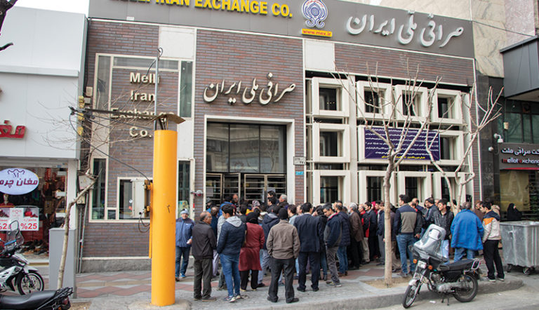 دلار ۱۰۰ تومان گران شد/ قیمت ارز در صرافی ملی ۹۸/۹/۳ دلار ۱۰۰ تومان گران شد/ قیمت ارز در صرافی ملی ۹۸/۹/۳