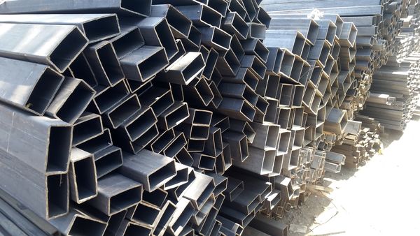 از کم فروشی تا برگزاری جشنهای میلیاردر شدن از کم فروشی تا برگزاری جشنهای میلیاردر شدن