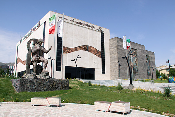 بازدید مدیران و کارشناسان شرکت بهره‌برداری نفت و گاز شرق از پارک موزه علوم‌ زمین مشهد
