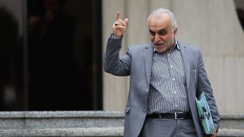 وزیر اقتصاد:۳۰ هزار میلیارد تومان سهام در بورس عرضه میشود وزیر اقتصاد:۳۰ هزار میلیارد تومان سهام در بورس عرضه میشود