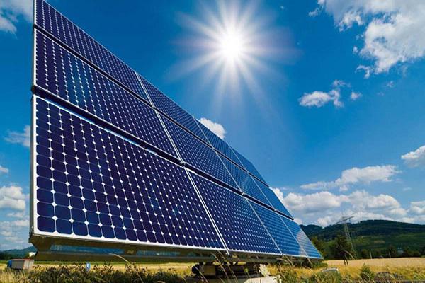 نیروگاه خورشیدی ۱۰ مگاواتی اردکان تا نیمه امسال افتتاح می‌شود