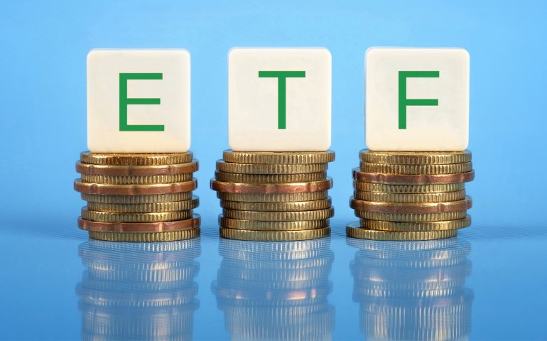 از جمله مهمترین اهداف صندوق های سرمایه گذاری قابل معامله در بورس(etf) مردمی کردن اقتصاد و افزایش ضریب نفوذ بورس در جامعه است از جمله مهمترین اهداف صندوق های سرمایه گذاری قابل معامله در بورس(etf) مردمی کردن اقتصاد و افزایش ضریب نفوذ بورس در جامعه است