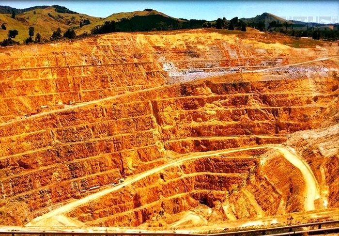 معادن طلای اندریان؛از تعطیلی استحصال تا حفاری های غیرمجاز