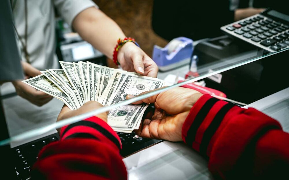 ساعت کاری صرافیهای بانکی و بازار متشکل ارزی افزایش یافت ساعت کاری صرافیهای بانکی و بازار متشکل ارزی افزایش یافت