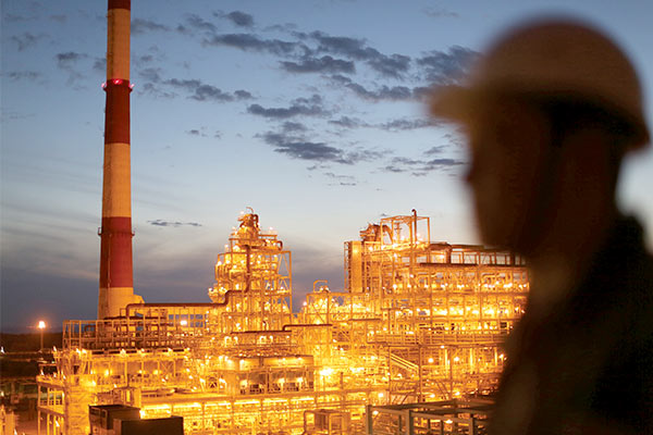 ایران قطب پتروشیمی منطقه/ضروت ایجاد صنایع پایین دستی با هدف درآمدزایی و ایجاد اشتغال ایران قطب پتروشیمی منطقه/ضروت ایجاد صنایع پایین دستی با هدف درآمدزایی و ایجاد اشتغال