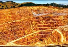 ۲۲ معدنچی چینی در یک معدن طلا گرفتار شدند ۲۲ معدنچی چینی در یک معدن طلا گرفتار شدند