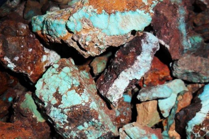معادن سنگ های قیمتی شهرستان زیرکوه باید تعیین تکلیف شوند معادن سنگ های قیمتی شهرستان زیرکوه باید تعیین تکلیف شوند