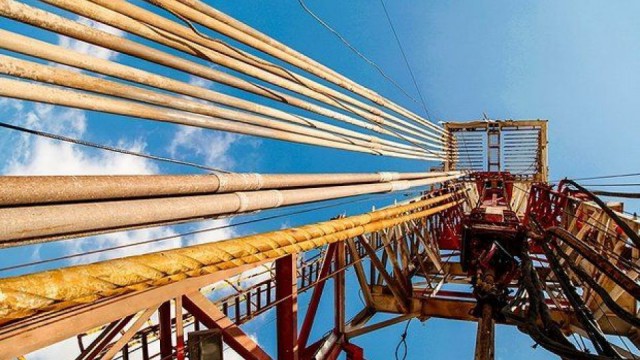 دکل ۹۳ فتح در میدان نفتی سیاهمکان مستقر شد دکل ۹۳ فتح در میدان نفتی سیاهمکان مستقر شد