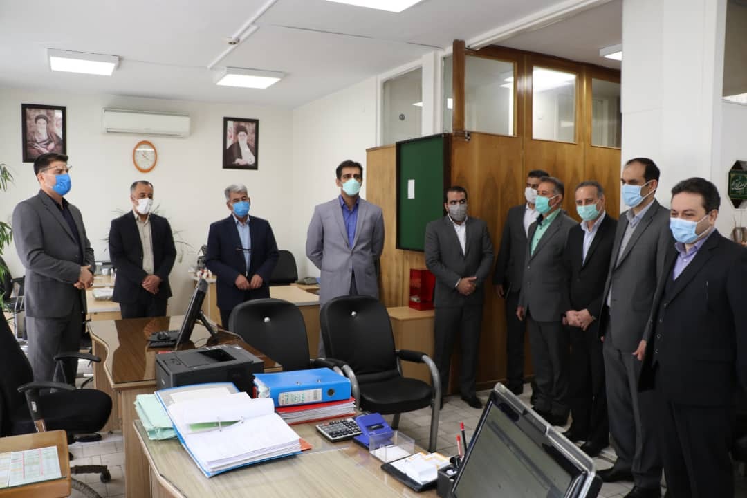 تقدیر اعضای هیات مدیره بانک ملی ایران از تلاشهای کارکنان اداره امور شعب شرق تهران تقدیر اعضای هیات مدیره بانک ملی ایران از تلاشهای کارکنان اداره امور شعب شرق تهران