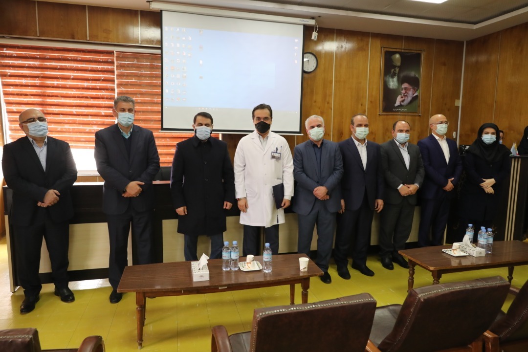 تقدیر عضو هیات عامل و معاونت انسانی بانک از مدافعان سلامت بیمارستان بانک ملی ایران
