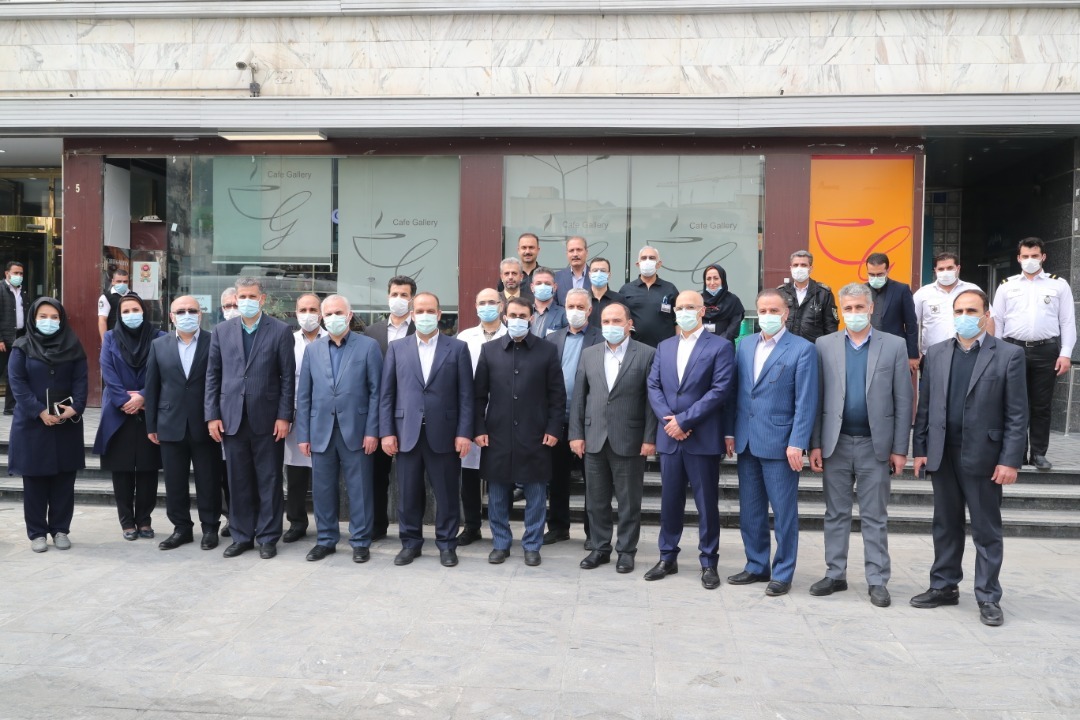 تقدیر عضو هیات عامل و معاونت انسانی بانک از مدافعان سلامت بیمارستان بانک ملی ایران
