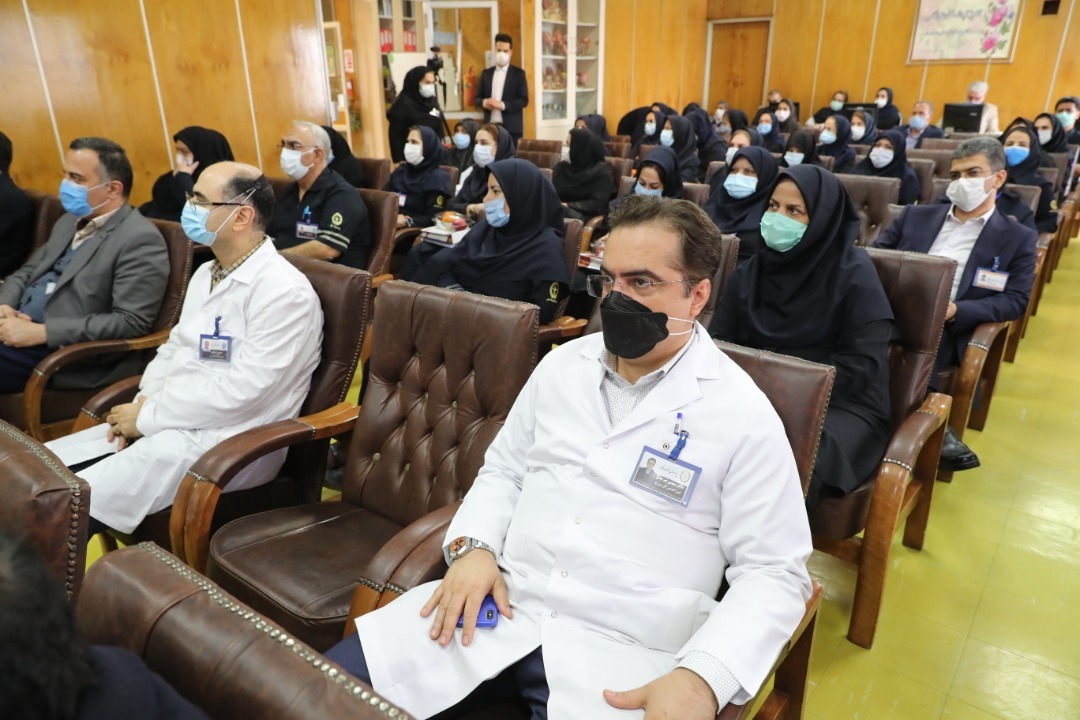 تقدیر عضو هیات عامل و معاونت انسانی بانک از مدافعان سلامت بیمارستان بانک ملی ایران