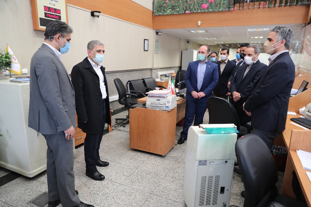 بازدید سرزده مدیرعامل بانک ملی ایران از شعب چهارراه کنت و منوچهری تهران بازدید سرزده مدیرعامل بانک ملی ایران از شعب چهارراه کنت و منوچهری تهران
