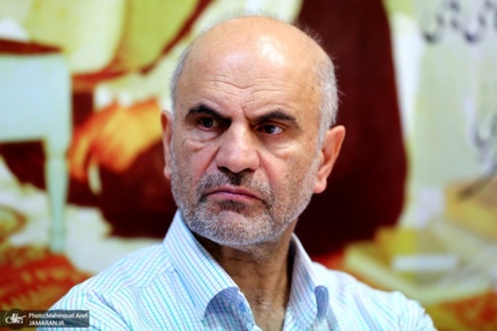 دعوت فرشاد مومنی از عبدالناصر همتی به مناظره: یا از کارهایتان دفاع کنید یا آن‌ها را متوقف کنید