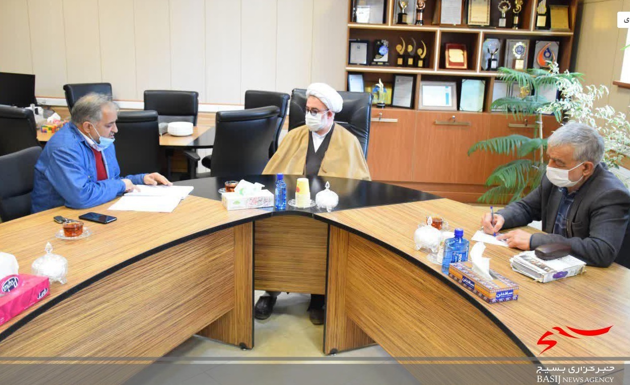 بازدید امام جمعه شاهرود از شرکت سیمان و تقدیر از مدیر مجموعه بازدید امام جمعه شاهرود از شرکت سیمان و تقدیر از مدیر مجموعه
