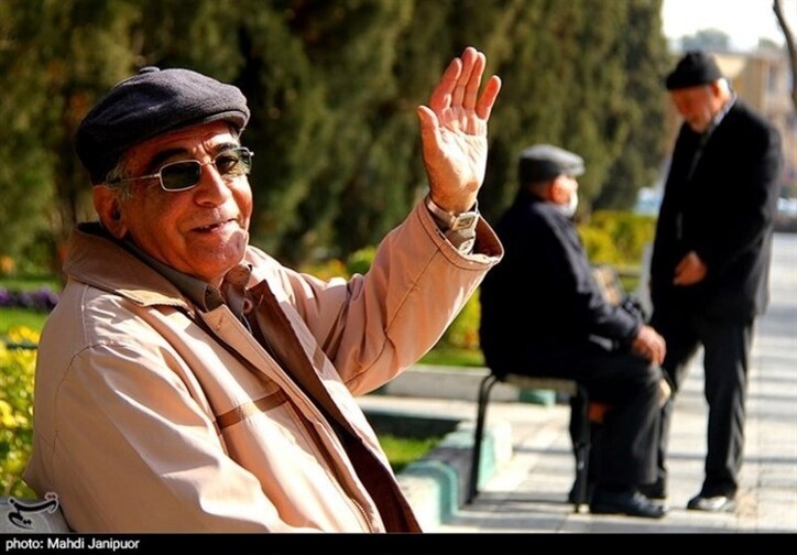ارائه ۵ خدمت ویژه به بازنشستگان کشوری در دفاتر پیشخوان دولت