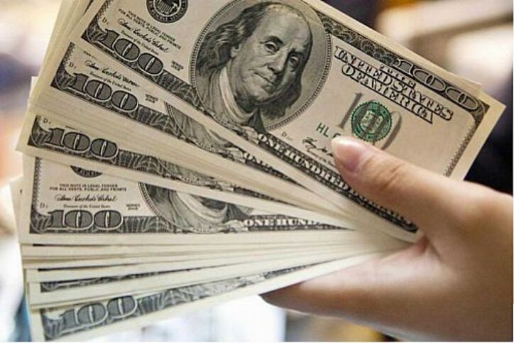 تیغ دو لبه حذف ارز ۴۲۰۰ تومانی؛ وداع با رانت دولتی یا خیز تورم/ بار سیاست انقباضی قوه مجریه در بودجه ۱۴۰۱ روی دوش مردم