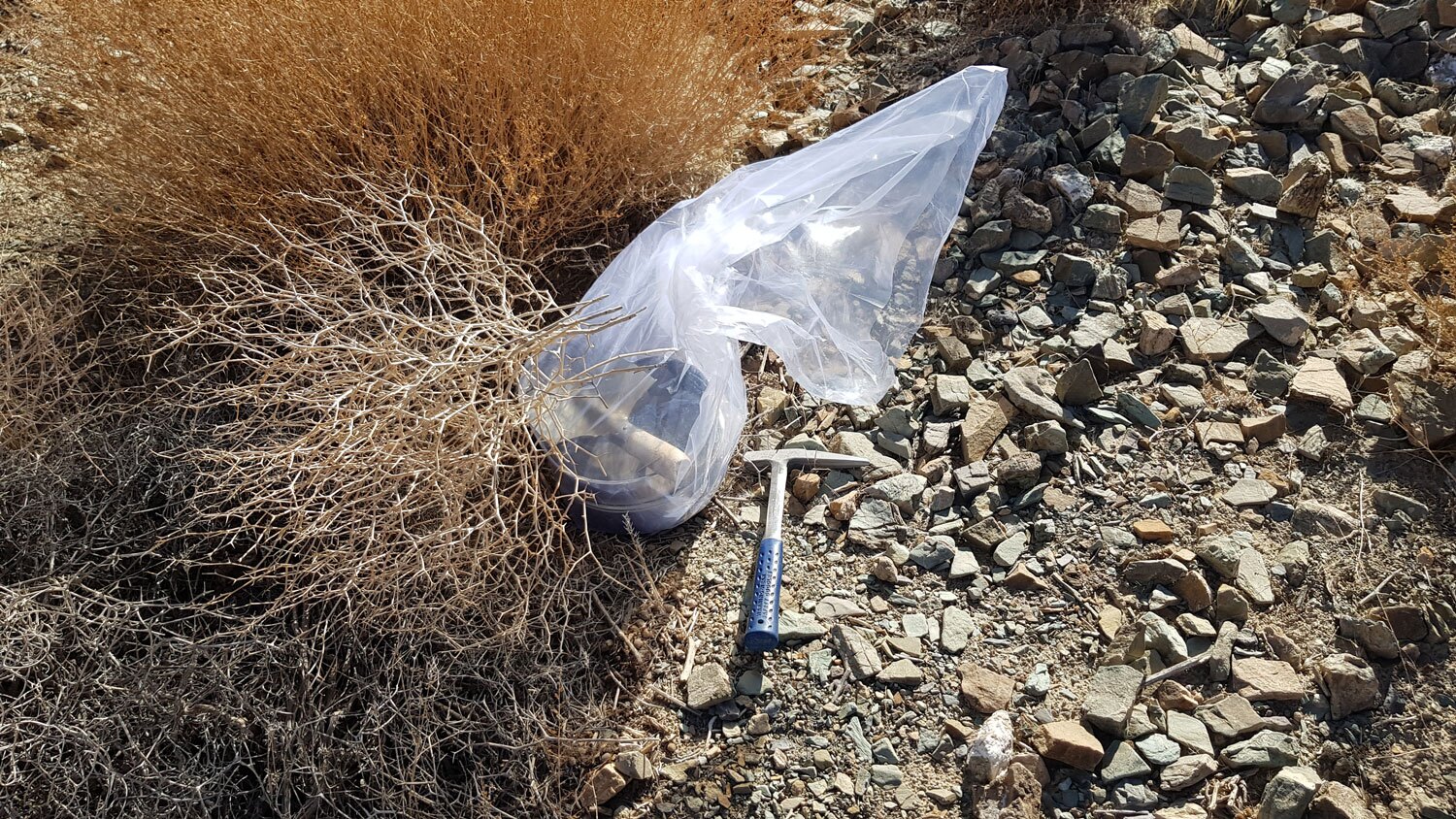 مطالعات میدانی اجرای طرح تحول زمینشناسی و اکتشاف ذخایر معدنی در خراسانجنوبی (برگه یکپنجاههزارم ژئوشیمی سربیشه ۴) مطالعات میدانی اجرای طرح تحول زمینشناسی و اکتشاف ذخایر معدنی در خراسانجنوبی (برگه یکپنجاههزارم ژئوشیمی سربیشه ۴)