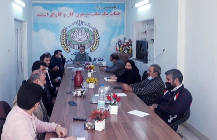 در صورت تصویب بودجه جدید با تورم بالاتر از ۵۰ درصد مواجه می‌شویم/فشار مالیاتی بودجه سال آینده بر دوش مزد بگیران است