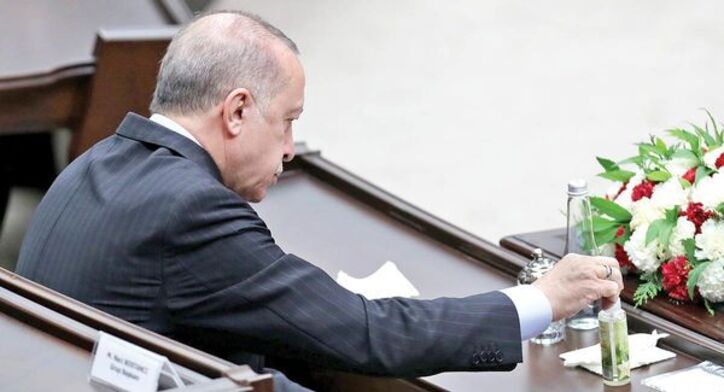 رشوه اردوغان به سپرده‌گذاران بزرگ/ چماق و هویج اردوغان در ترکیه
