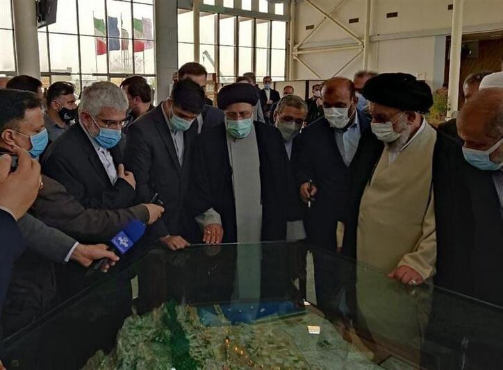 بازدید آیت الله رئیسی با همراهی وزیر اقتصاد از گمرک مرزی اینچه برون