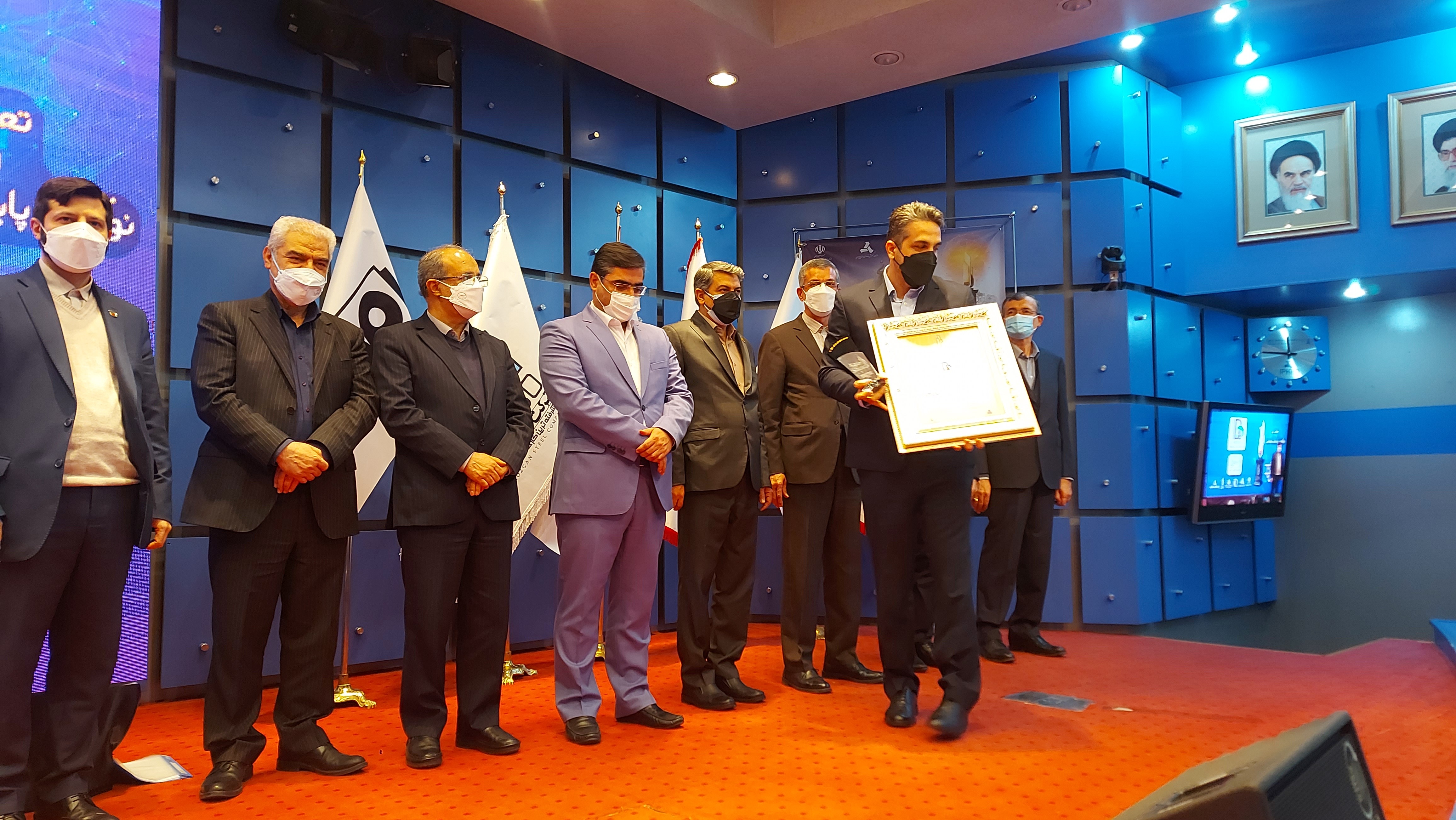 میدکو موفق به دریافت تندیس سیمین تعالی سازمانی شد میدکو موفق به دریافت تندیس سیمین تعالی سازمانی شد
