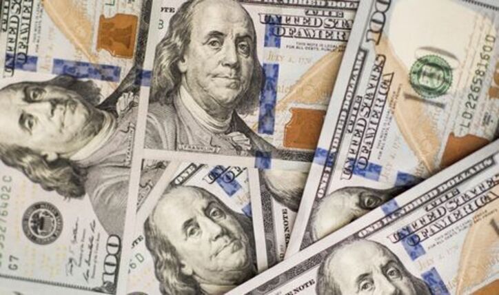 دلار در بازار جهانی عقب رفت