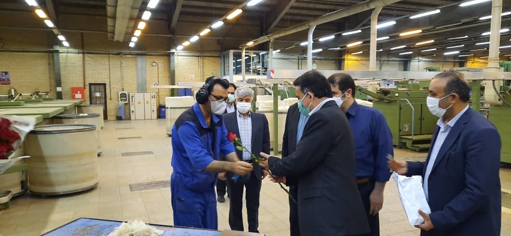 تجلیل از کارگران از سوی اداره امور شعب استان اردبیل