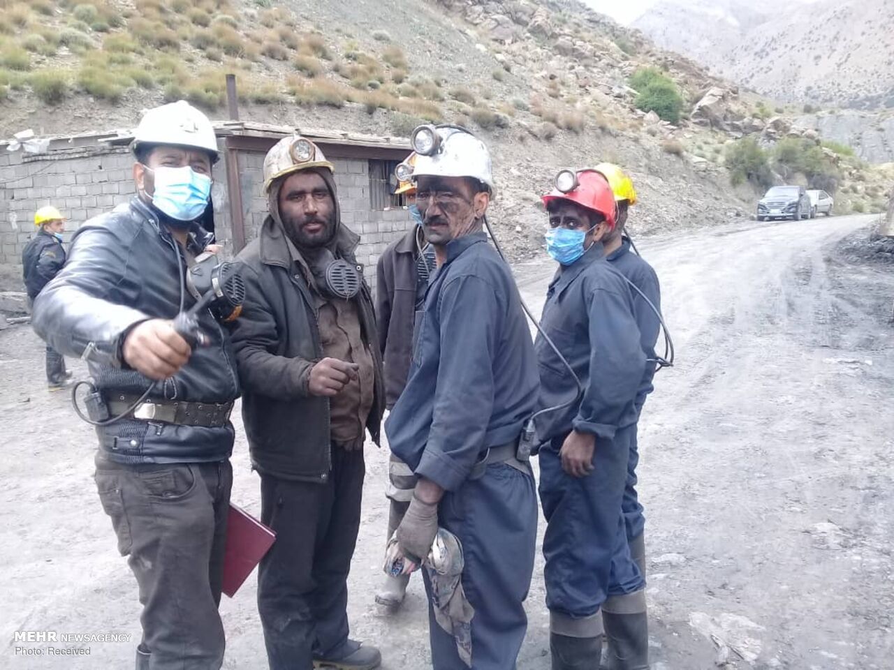 جستجو برای یافتن دو معدنچی مدفون شده در معدن زغال سنگ طزره